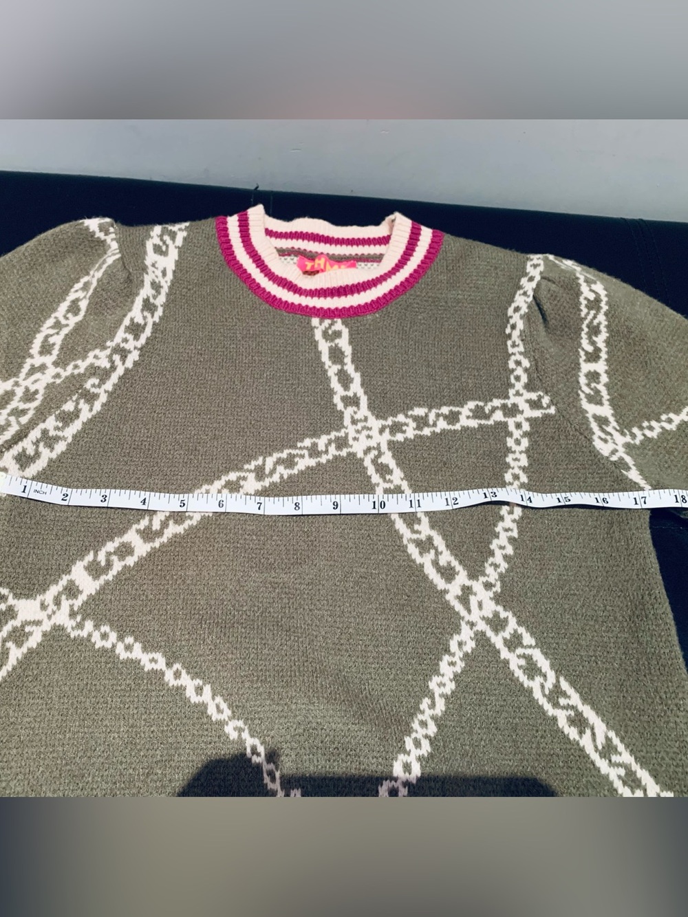 THML💕NWT! SHORT SLEEVE, ROUND NECK, KNIT SWEATER. EXCELLENT CONDITION! - Picture 10 of 11